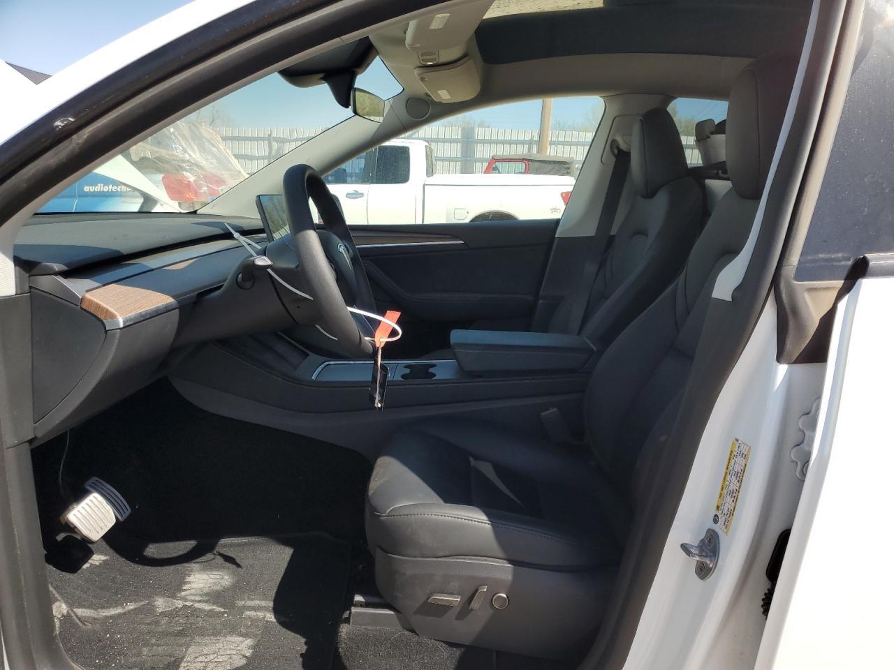 2024 Tesla Model Y - zdjęcie 7