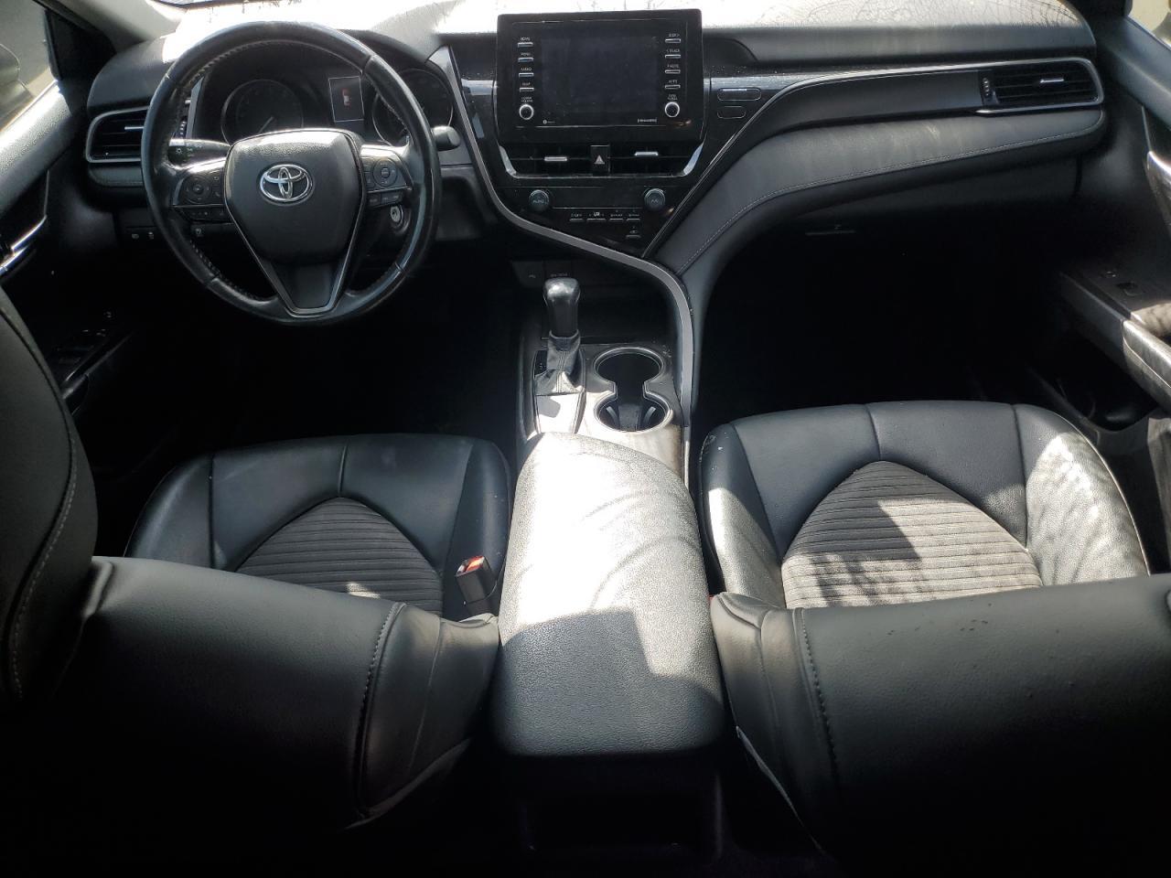 2021 Toyota Camry Se - zdjęcie 8