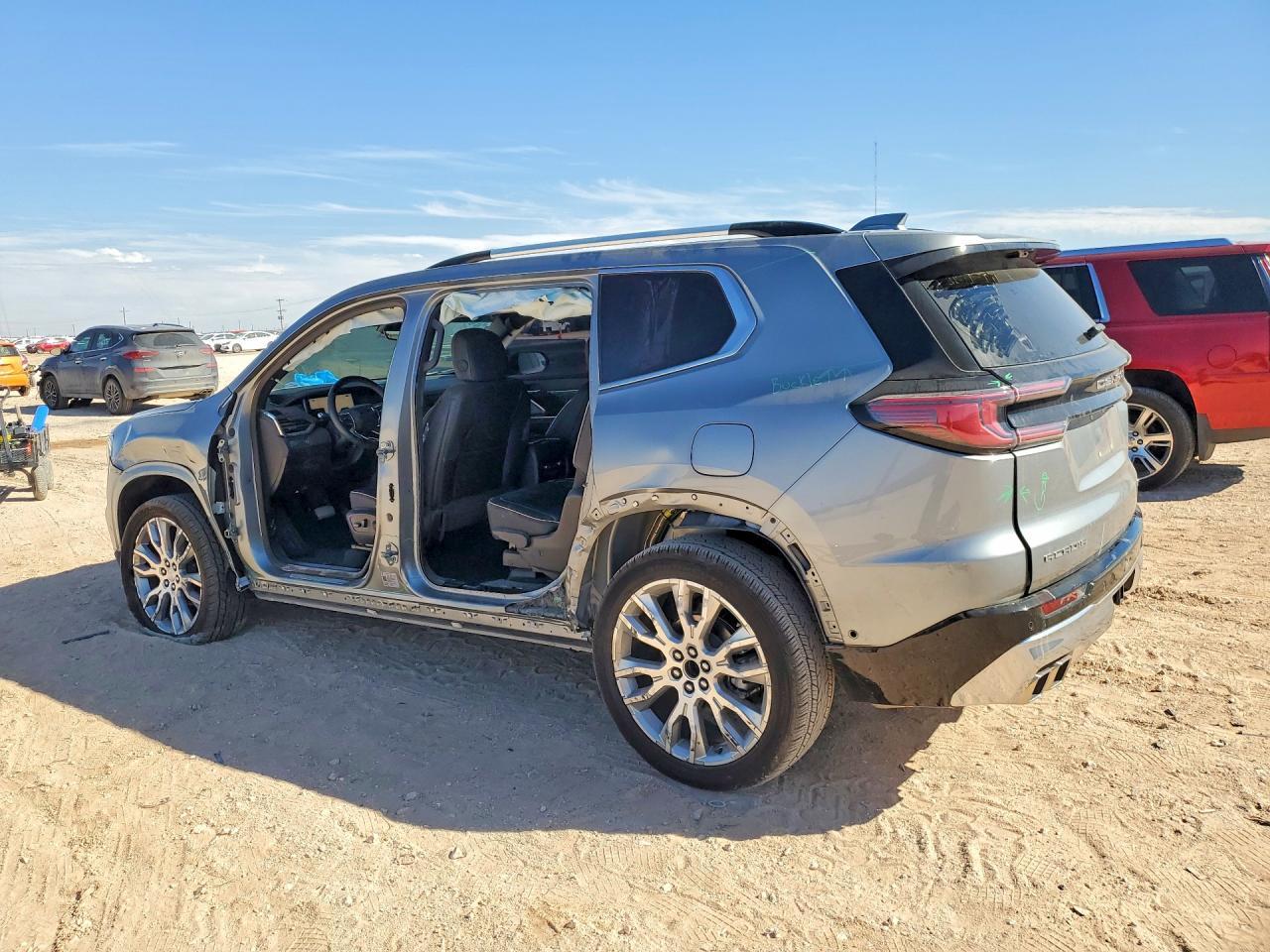 2025 GMC Acadia Denali - zdjęcie 2