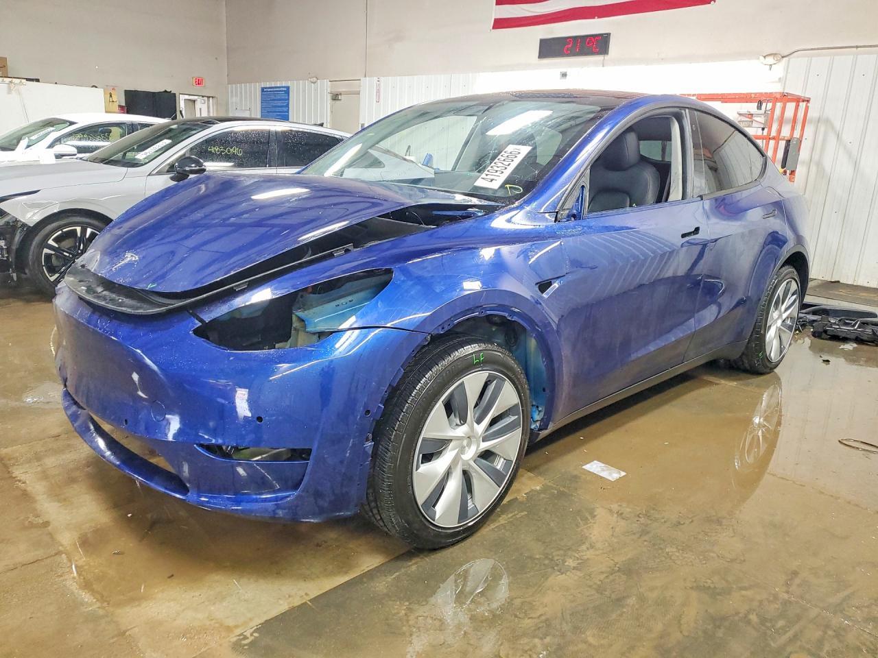 2021 Tesla Model Y - zdjęcie główne