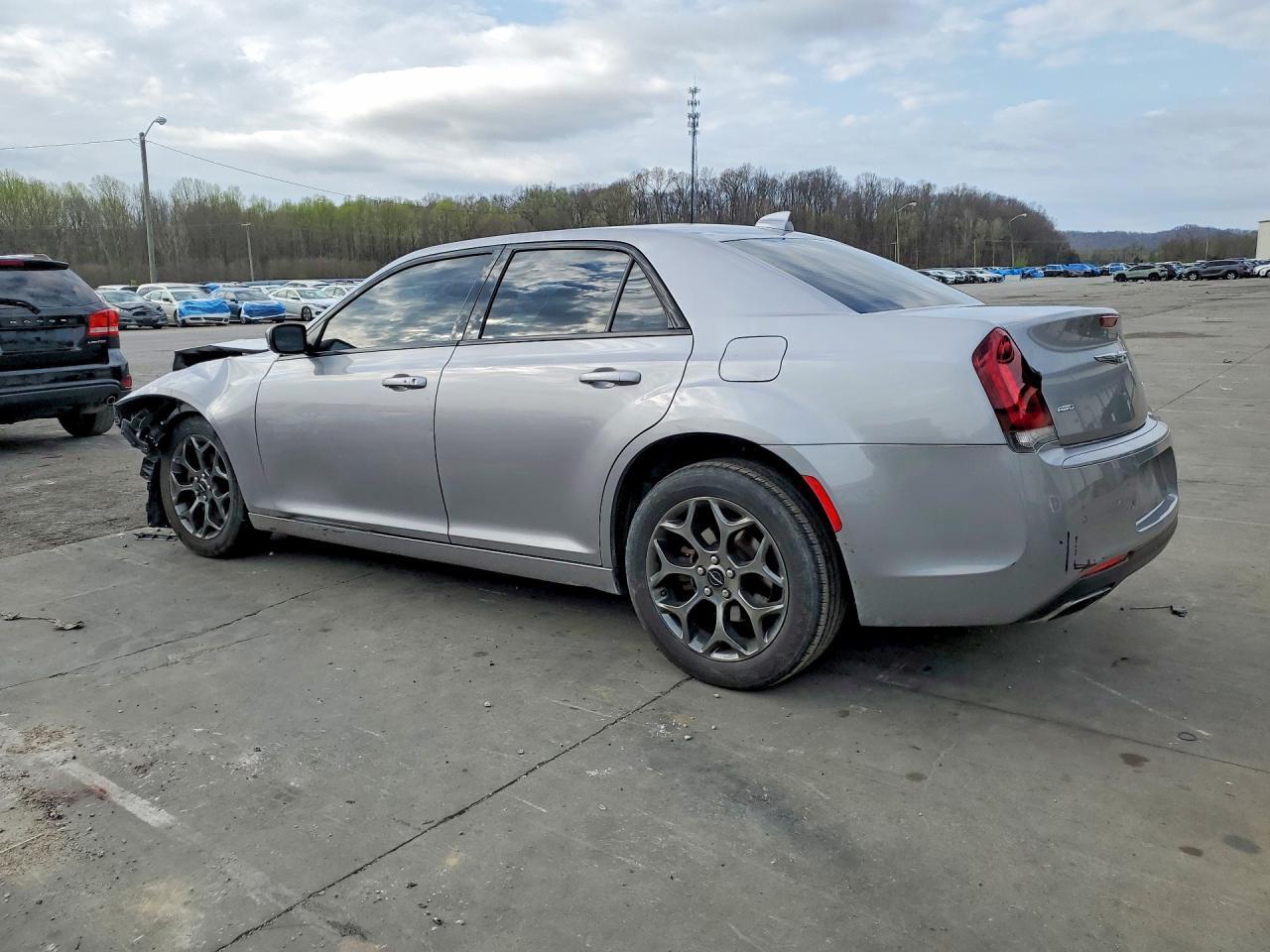 2017 Chrysler 300 S - zdjęcie 2