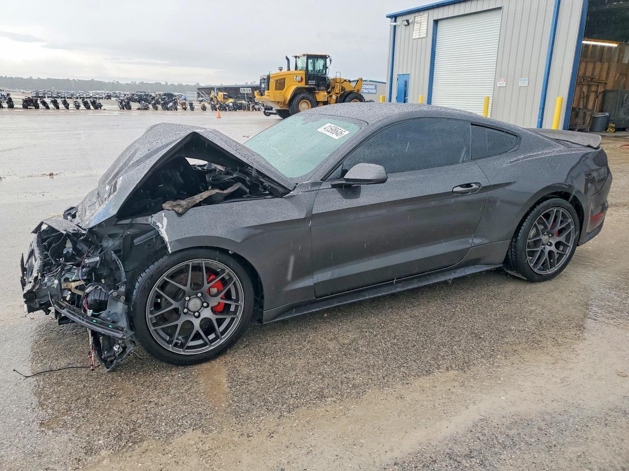 2020 Ford Mustang - zdjęcie główne