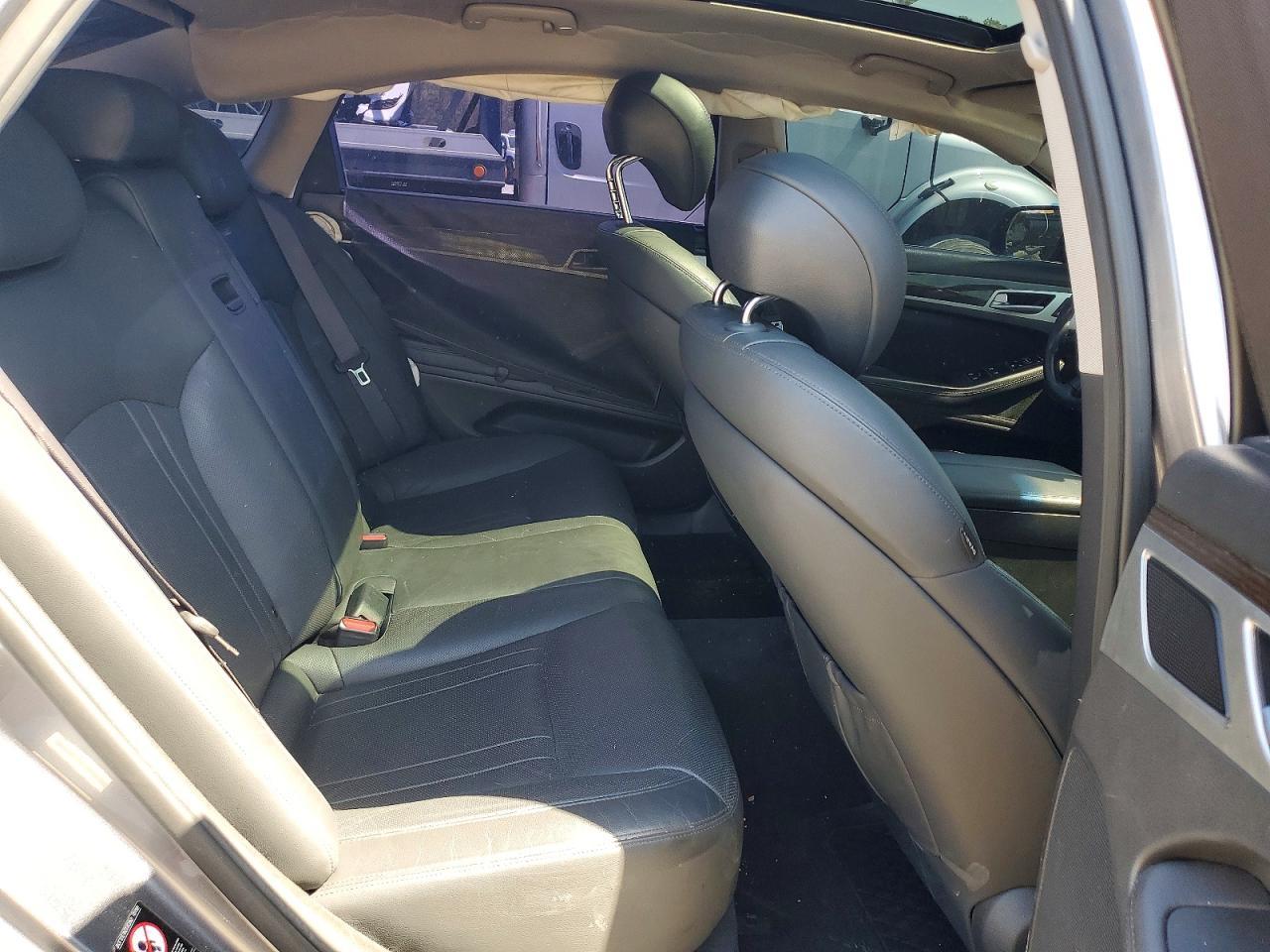 2015 Hyundai Genesis 3.8L - zdjęcie 10
