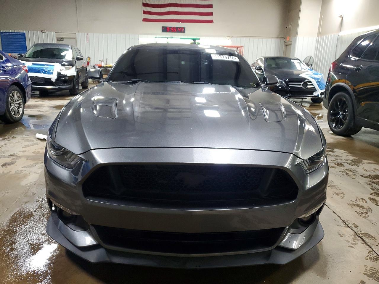 Ford Mustang - zdjęcie 5