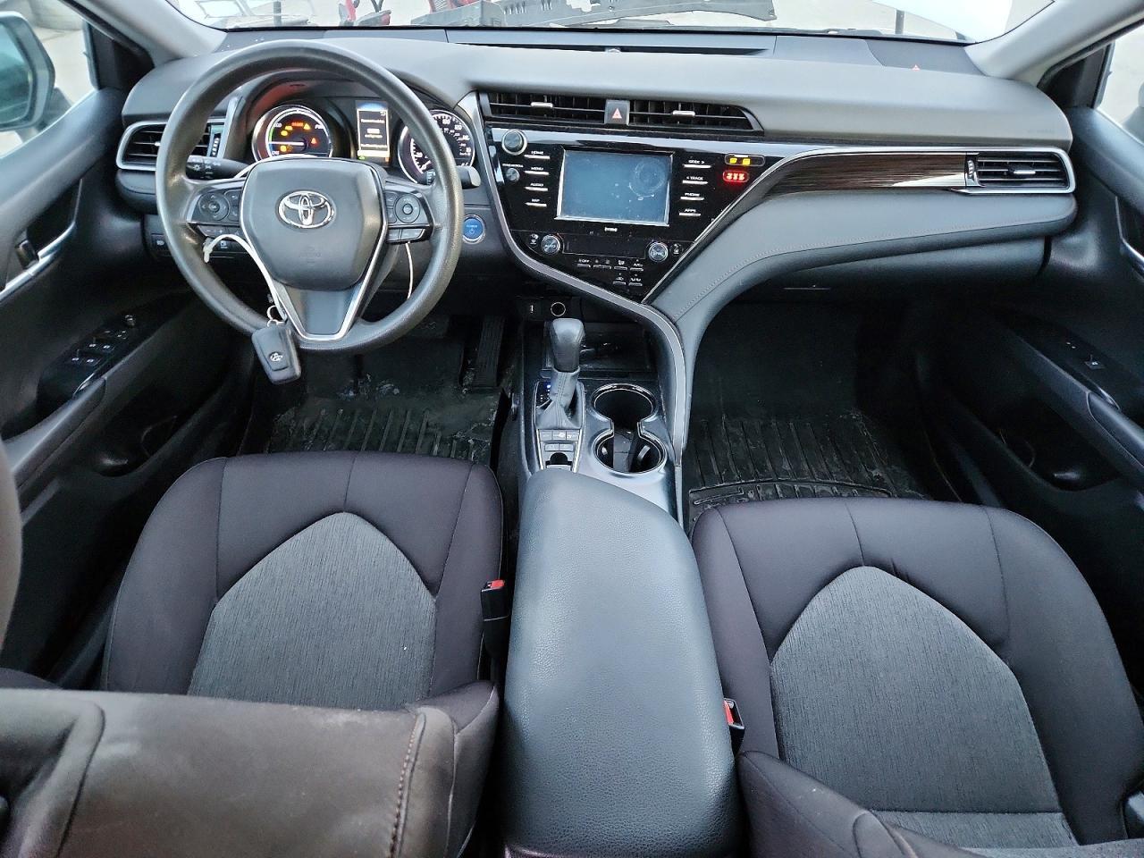 2020 Toyota Camry Le - zdjęcie 8