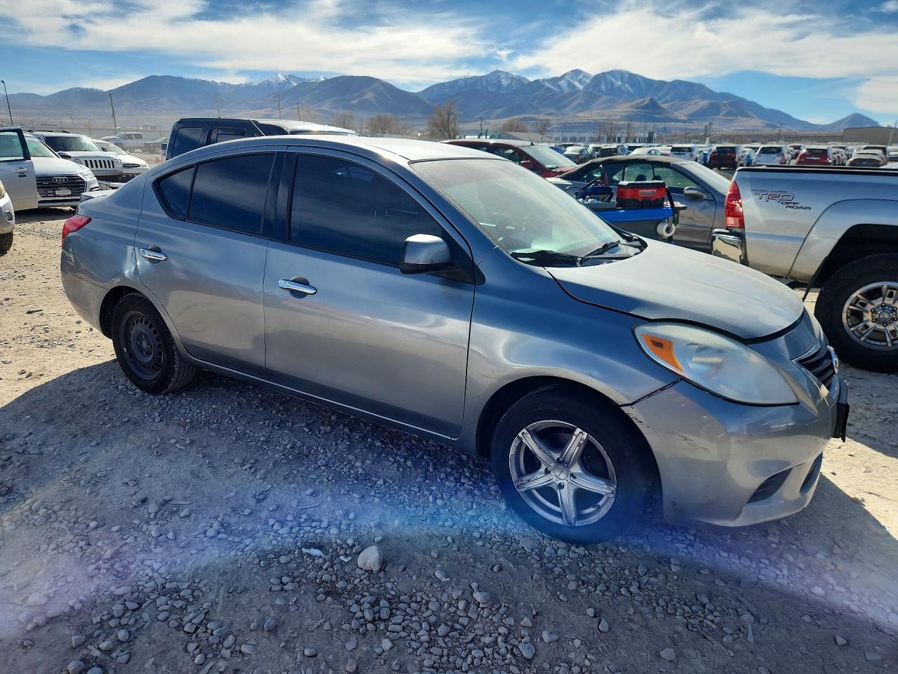 2014 Nissan Versa 1.6 S - zdjęcie 4