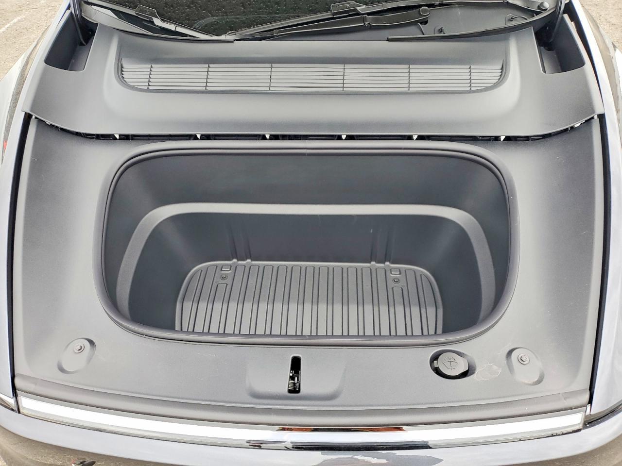 2026 Tesla Model Y - zdjęcie 11