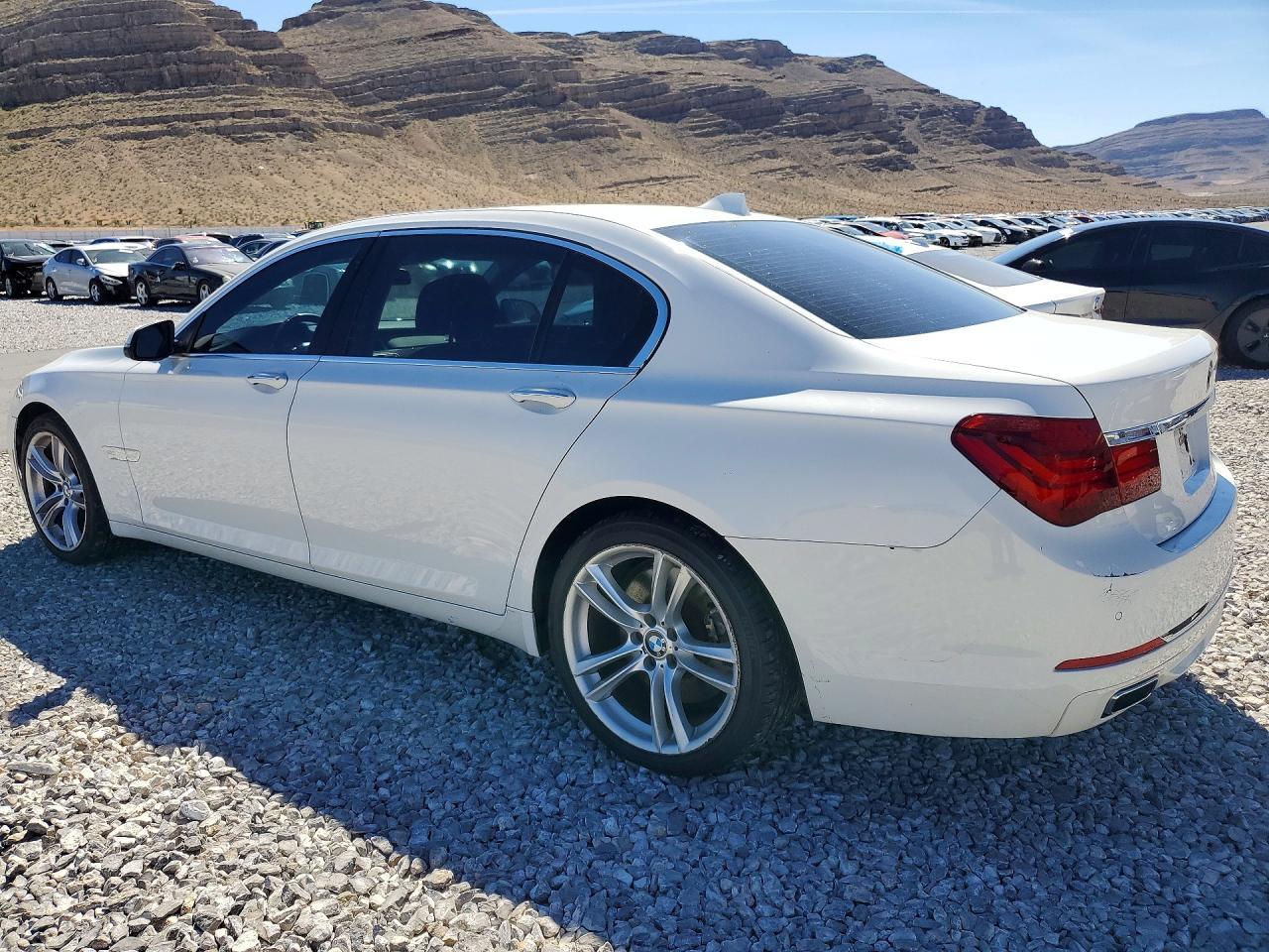 2013 BMW 750 Li - zdjęcie 2
