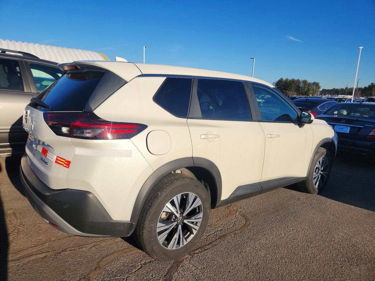 2023 Nissan Rogue Sv - zdjęcie 3