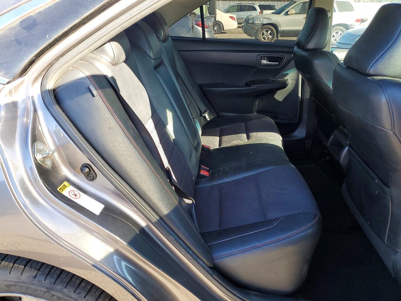 2016 Toyota Camry Se - zdjęcie 10