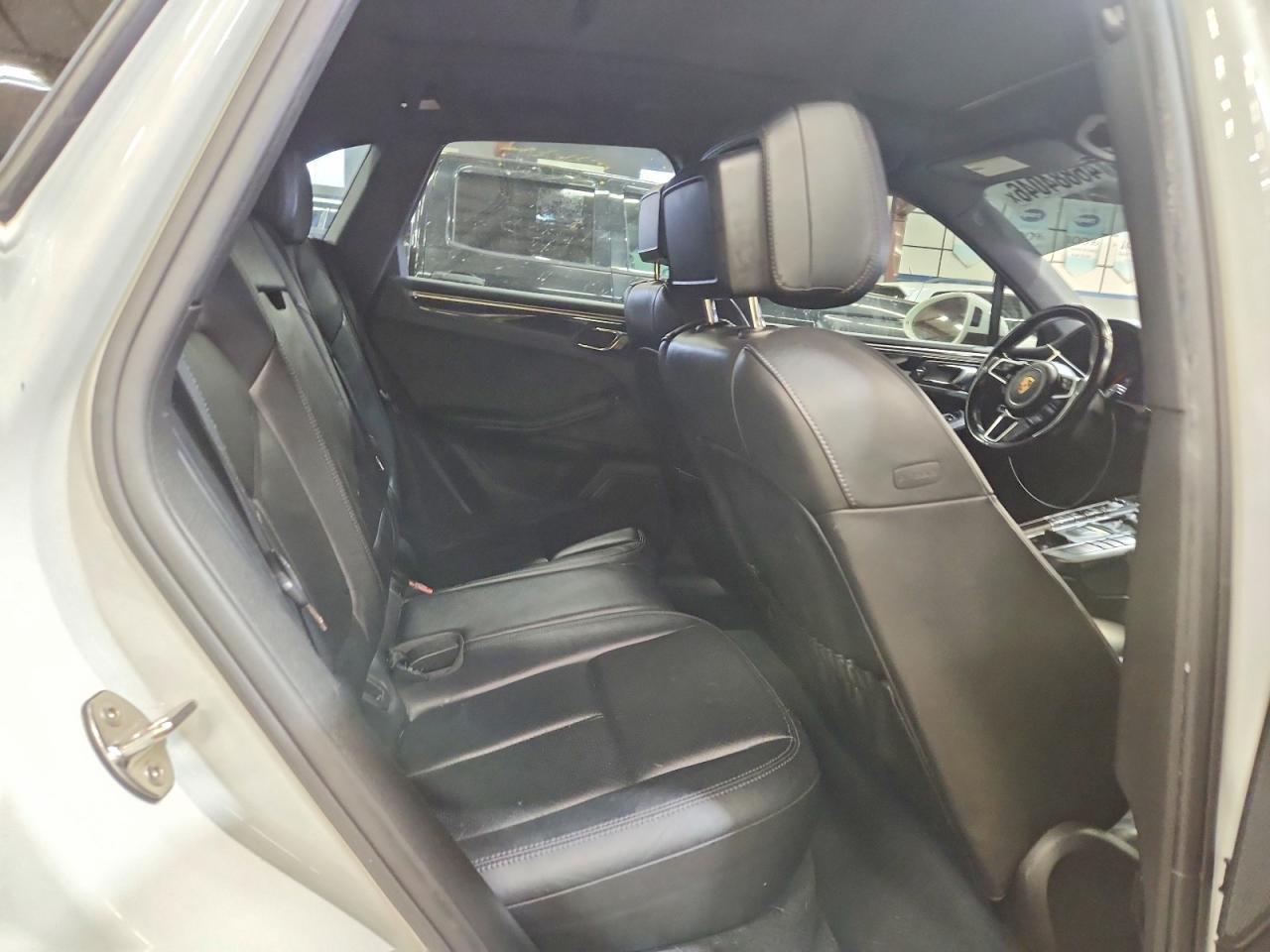 2017 Porsche Macan - zdjęcie 11