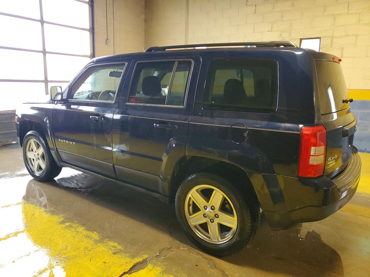 2014 Jeep Patriot Latitude - zdjęcie 2