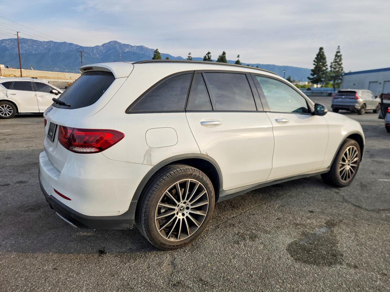 2022 Mercedes-Benz Glc 300 - zdjęcie 3