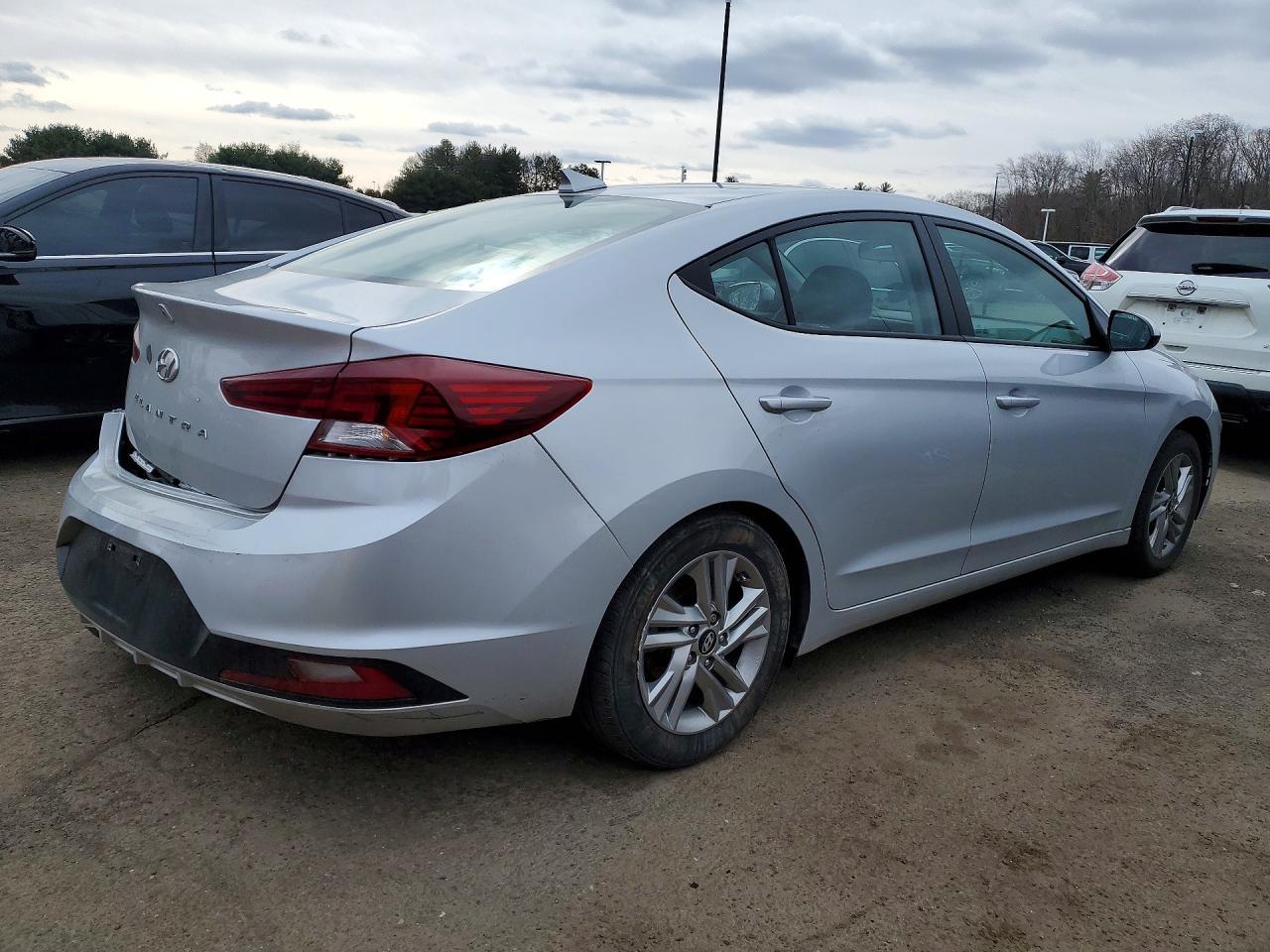 2019 Hyundai Elantra Sel - zdjęcie 3