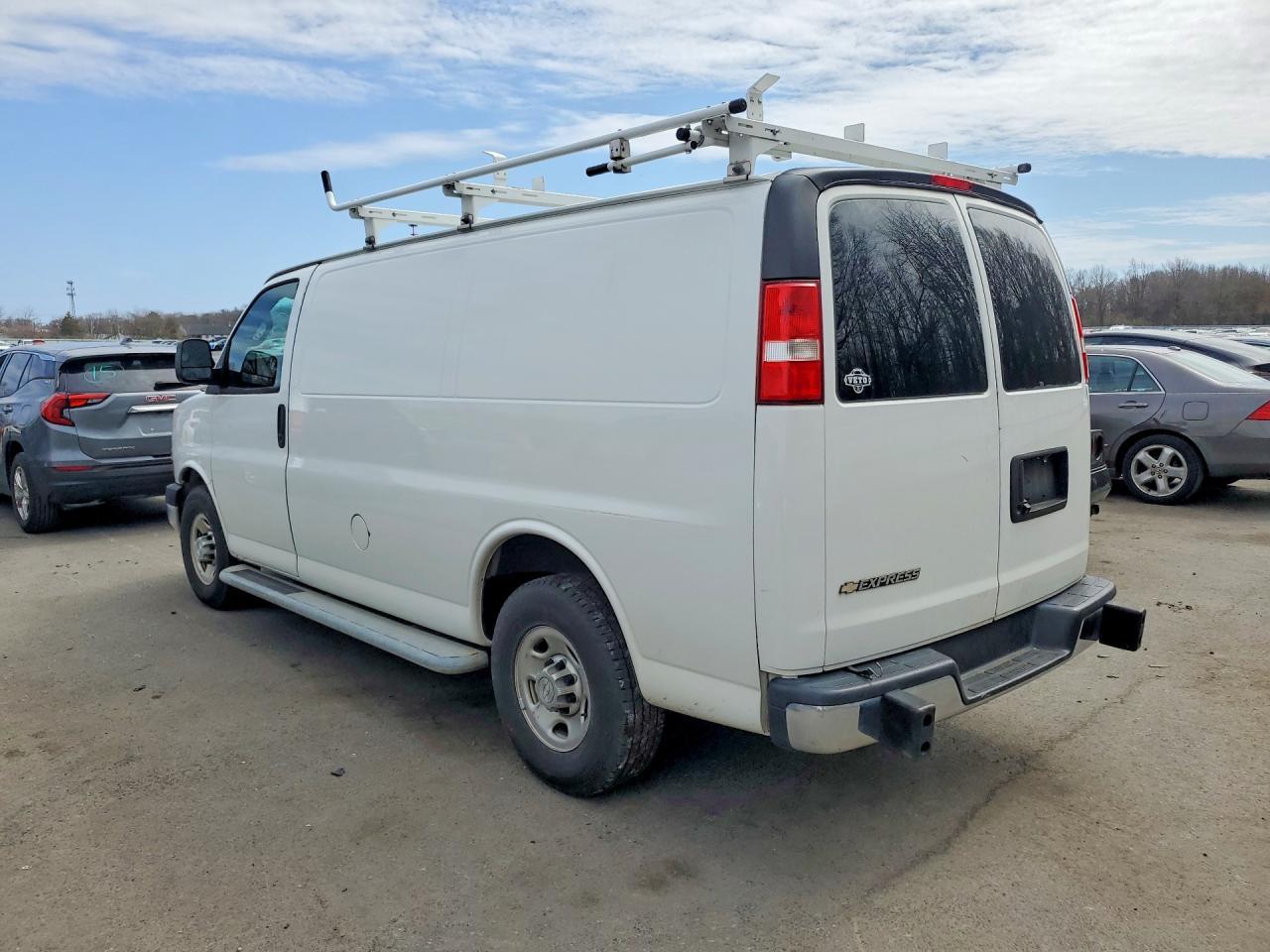 2019 Chevrolet Express G2500 - zdjęcie 2