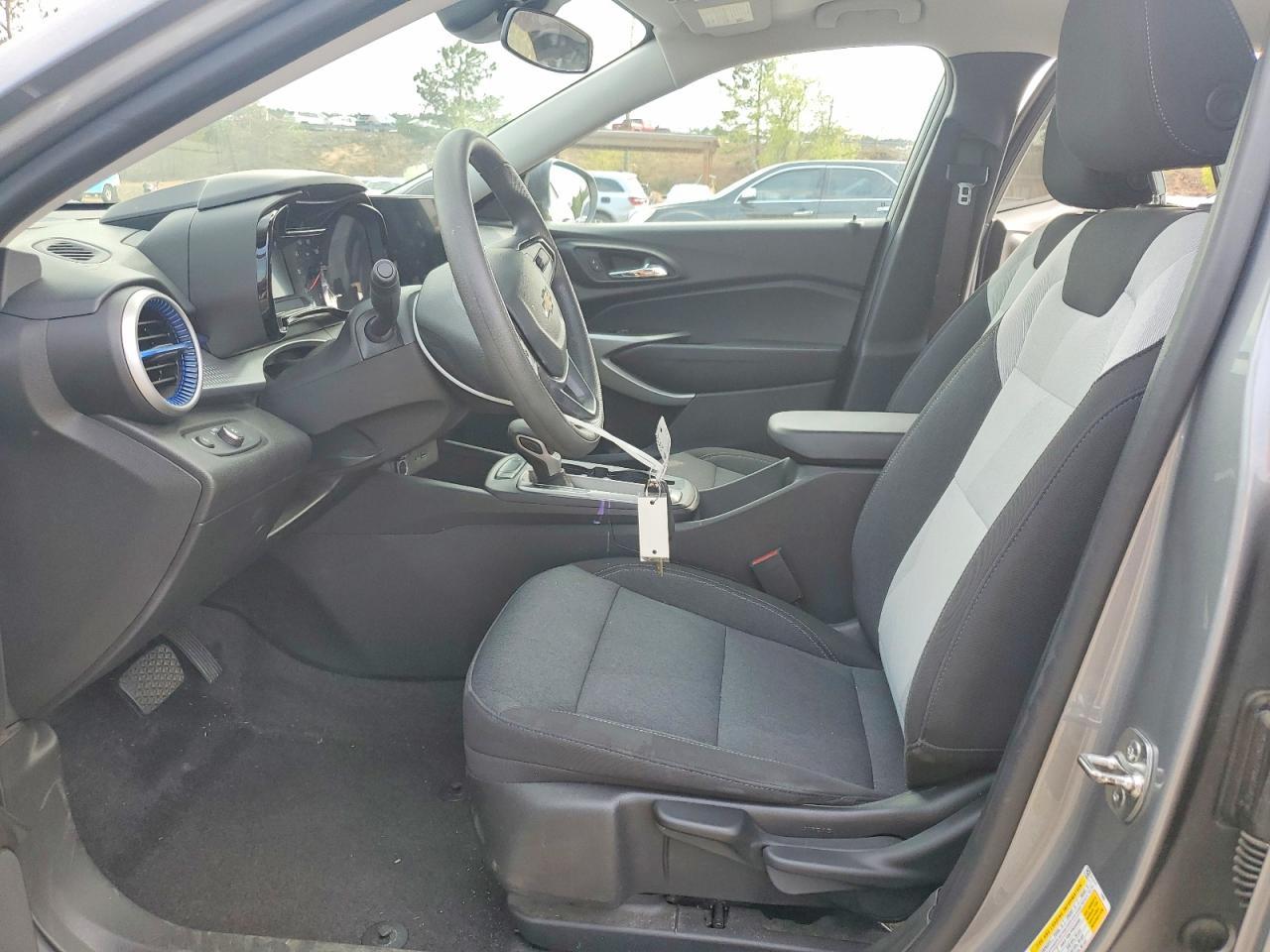 2025 Chevrolet Trax Ls - zdjęcie 7