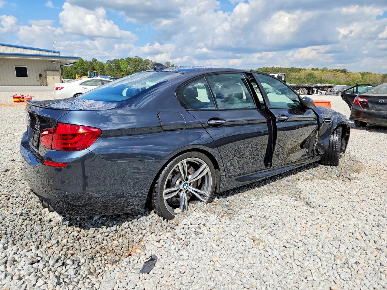 2013 BMW M5 - zdjęcie 3
