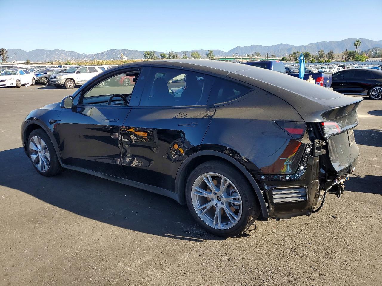 2023 Tesla Model Y - zdjęcie 2