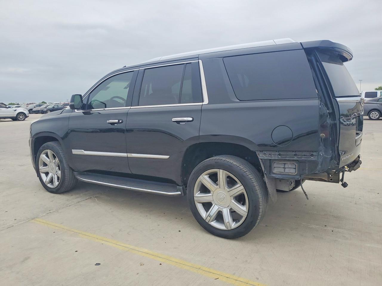 2017 Cadillac Escalade Premium Luxury - zdjęcie 2