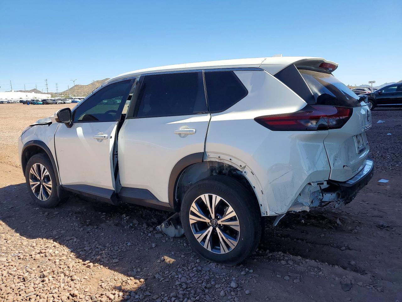 2023 Nissan Rogue Sv - zdjęcie 2