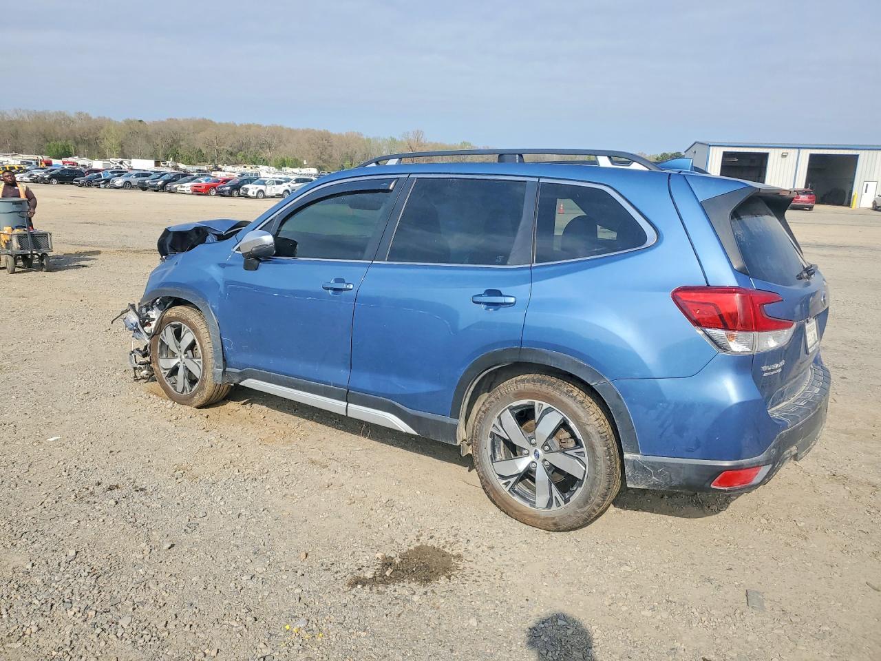 2020 Subaru Forester Touring - zdjęcie 2