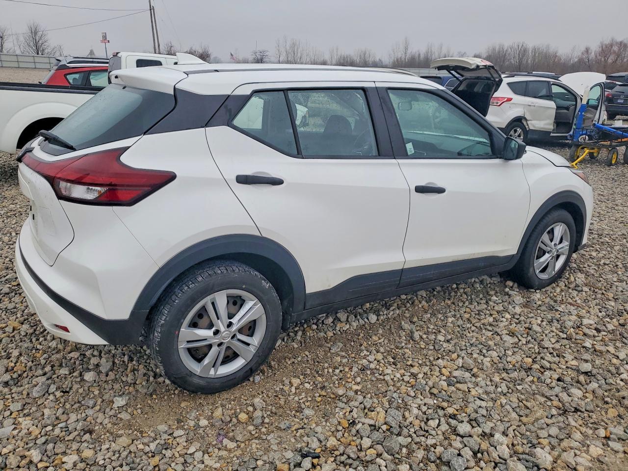 2022 Nissan Kicks S - zdjęcie 3