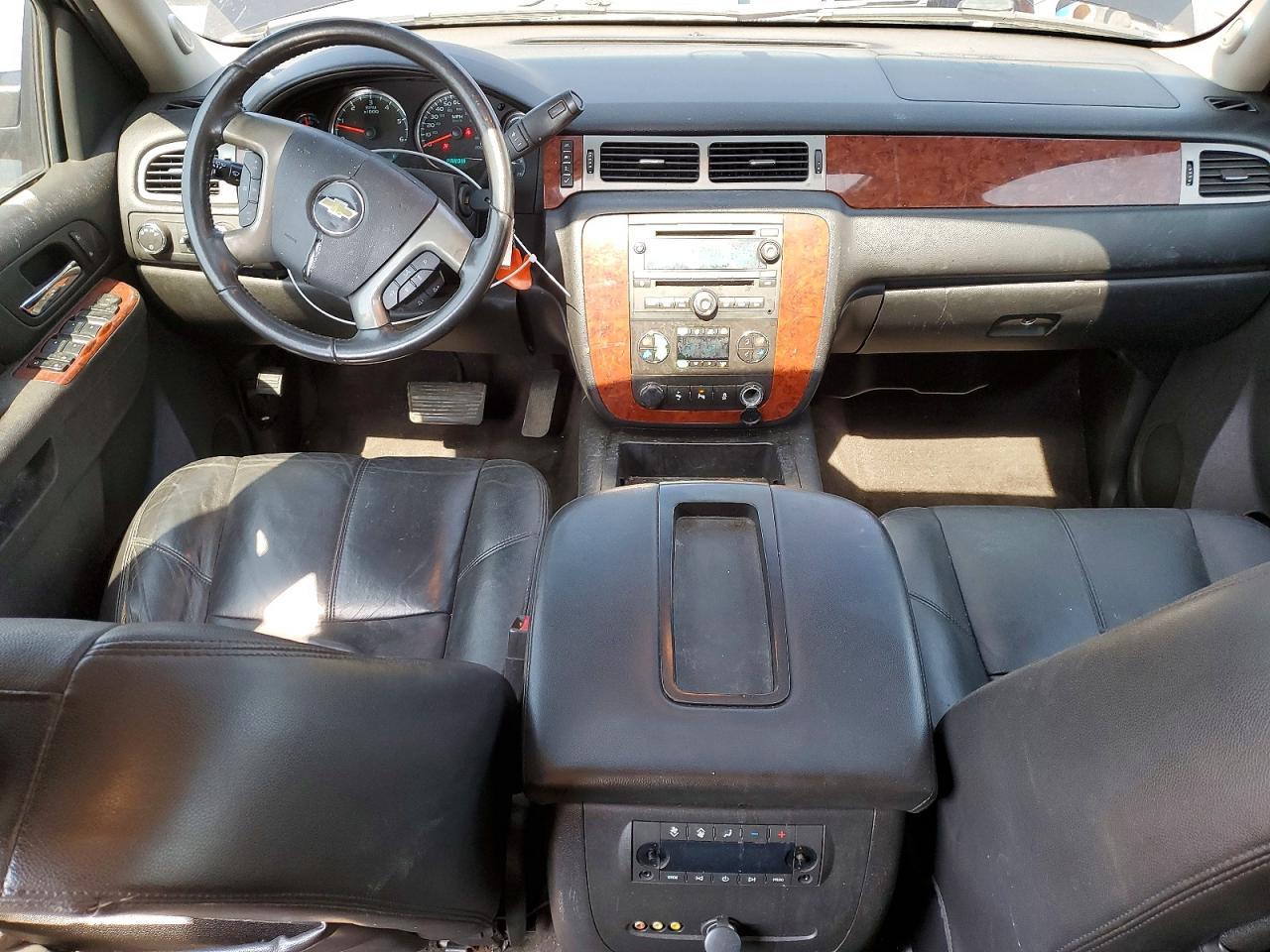 2014 Chevrolet Suburban Lt - zdjęcie 8