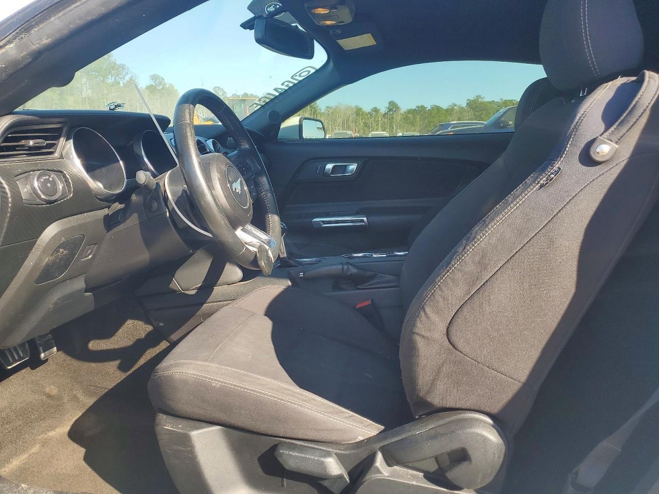 2018 Ford Mustang - zdjęcie 7