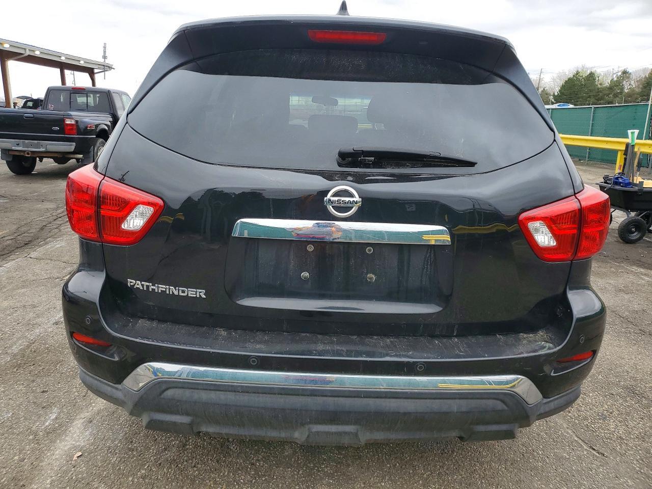 2019 Nissan Pathfinder S - zdjęcie 6