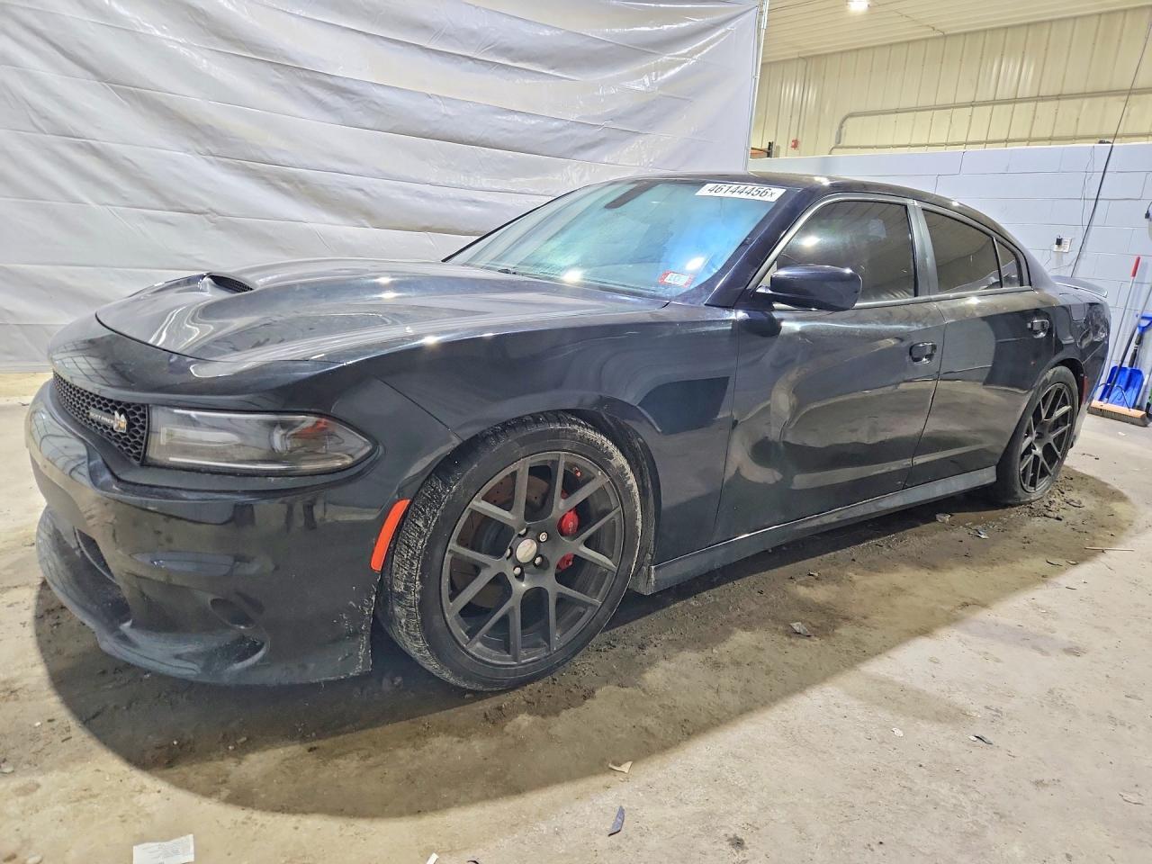 2016 Dodge Charger R - zdjęcie główne