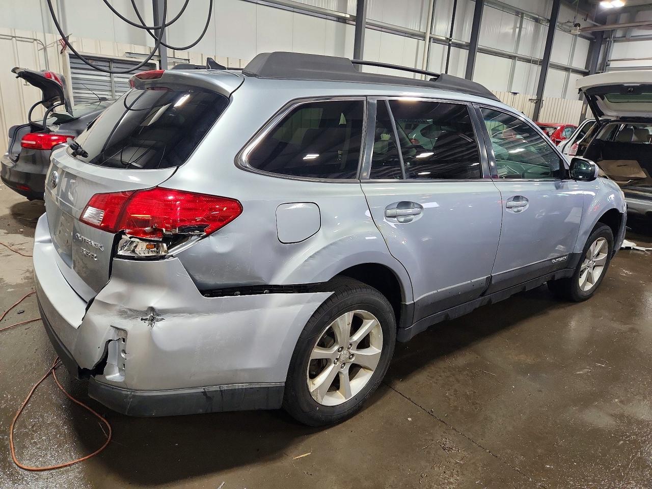 2013 Subaru Outback 3.6R Limited - zdjęcie 3