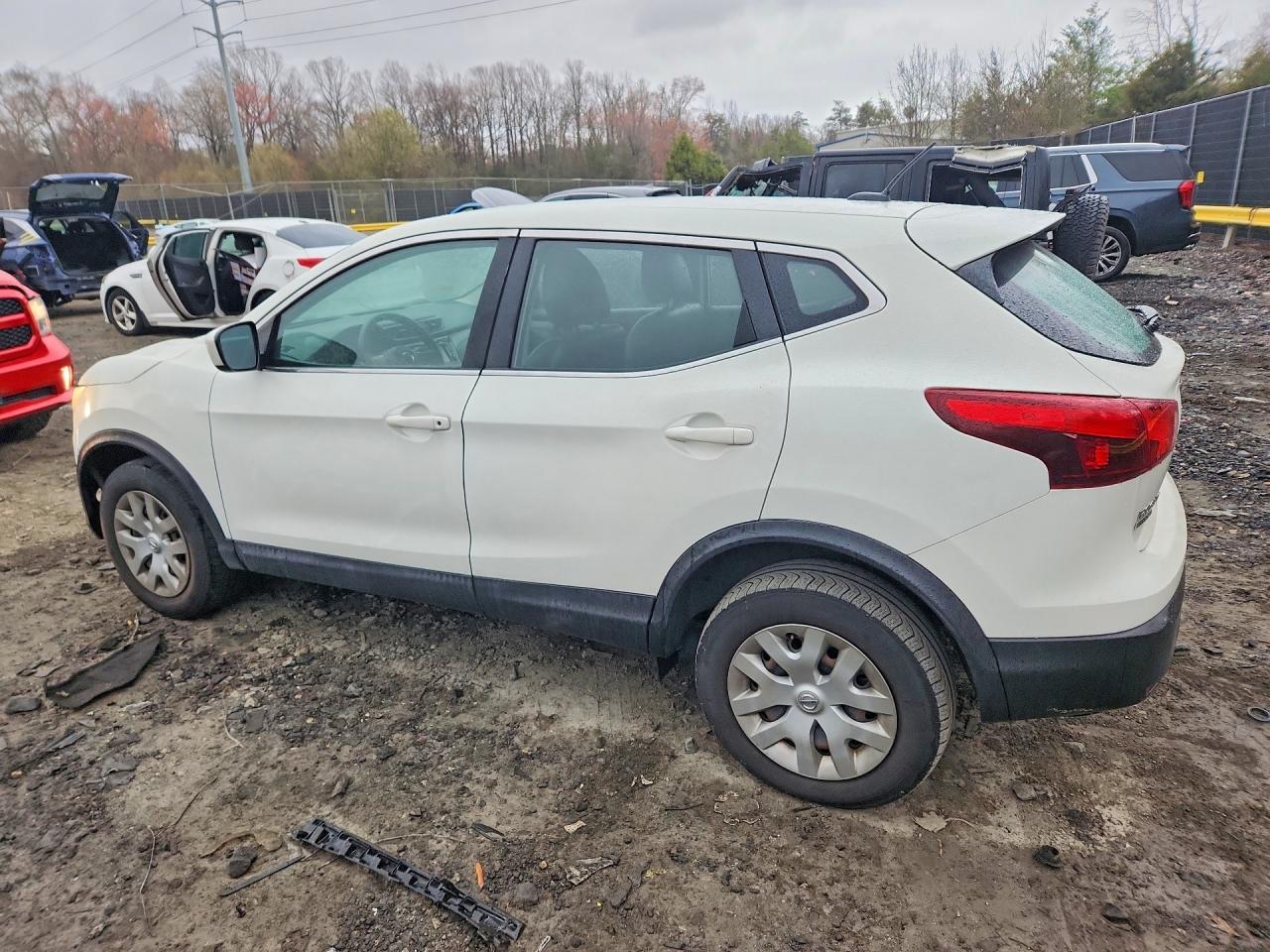 2019 Nissan Rogue Sport S - zdjęcie 2