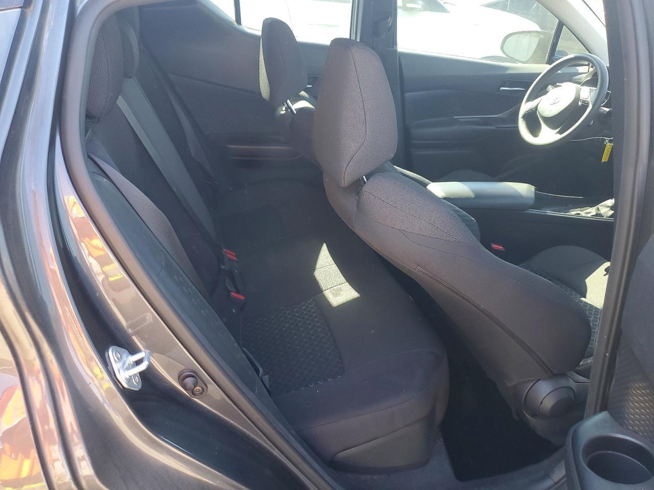 2021 Toyota C-Hr Le - zdjęcie 11