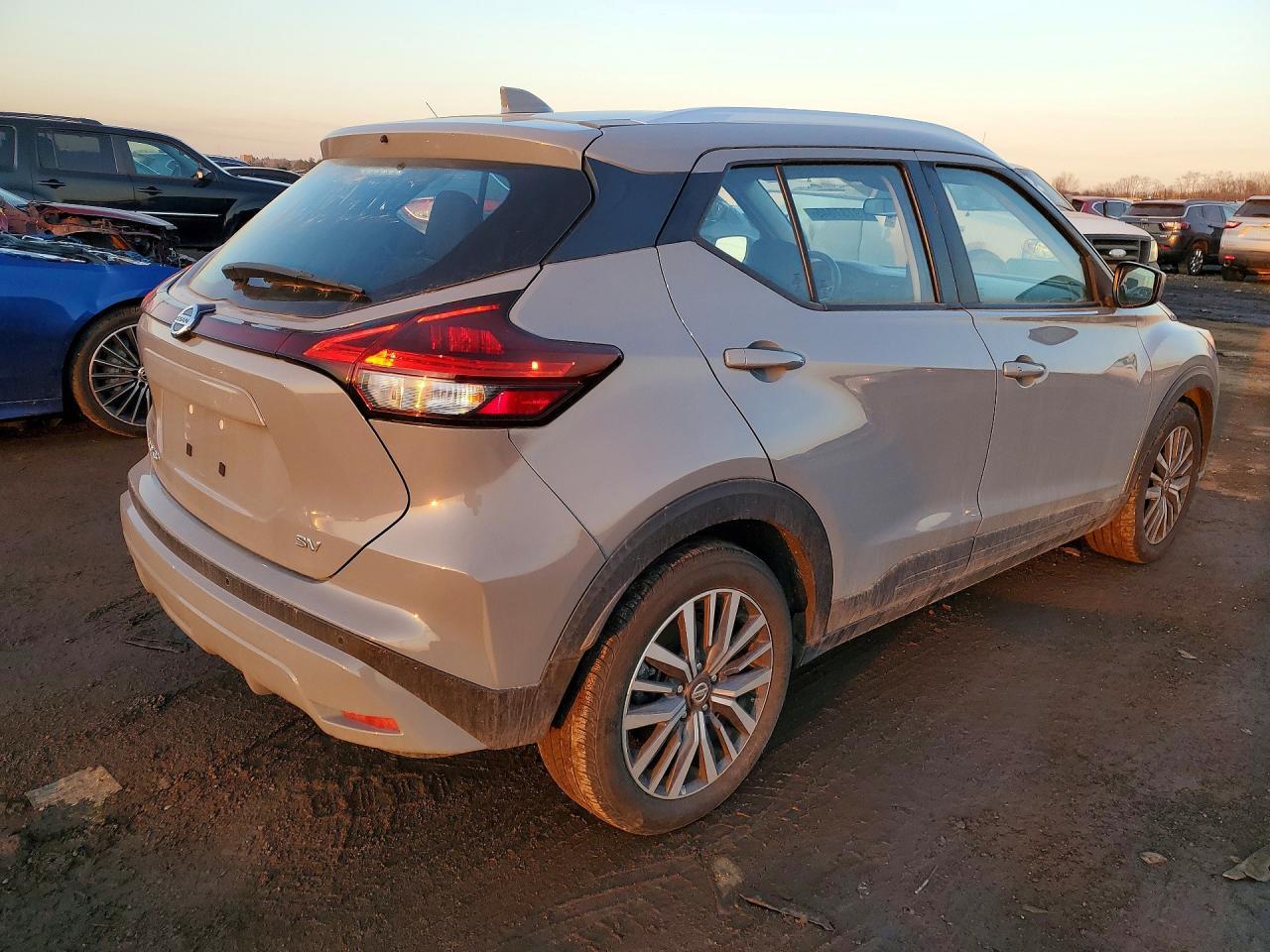 2021 Nissan Kicks Sv - zdjęcie 3
