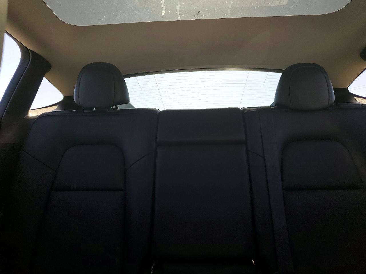 2024 Tesla Model Y - zdjęcie 10