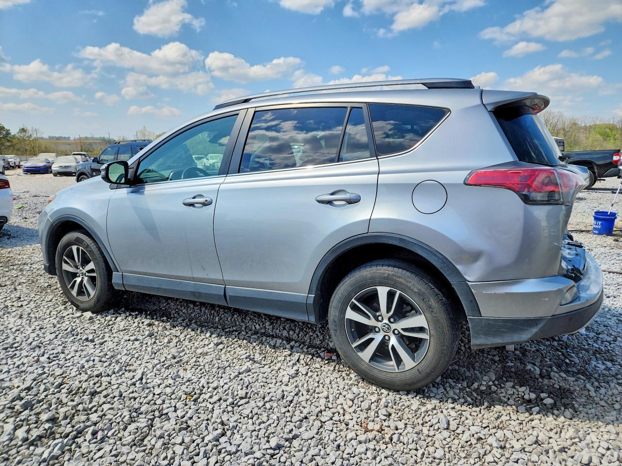 2018 Toyota Rav4 Xle - zdjęcie 2