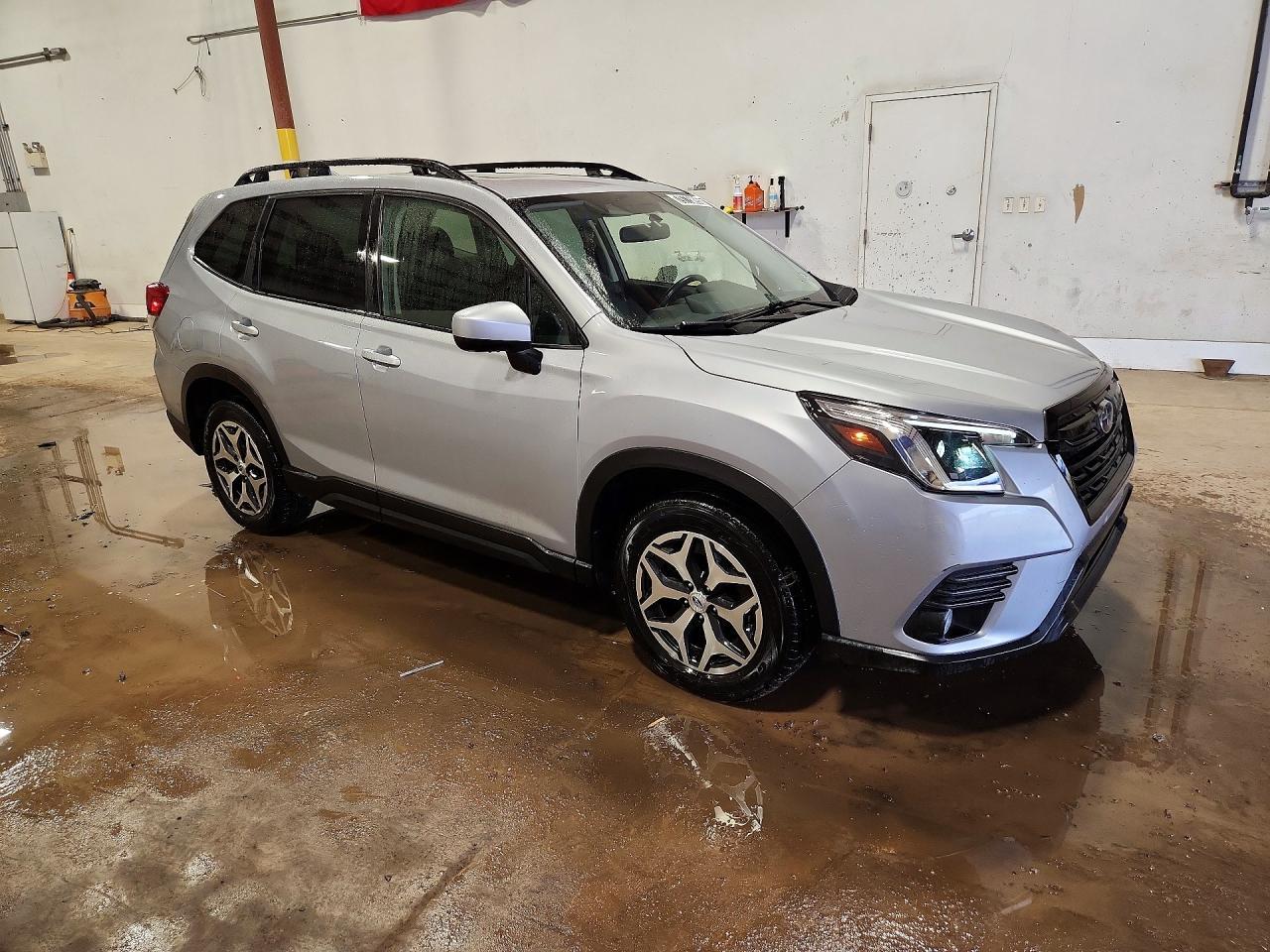 2022 Subaru Forester Premium - zdjęcie 4