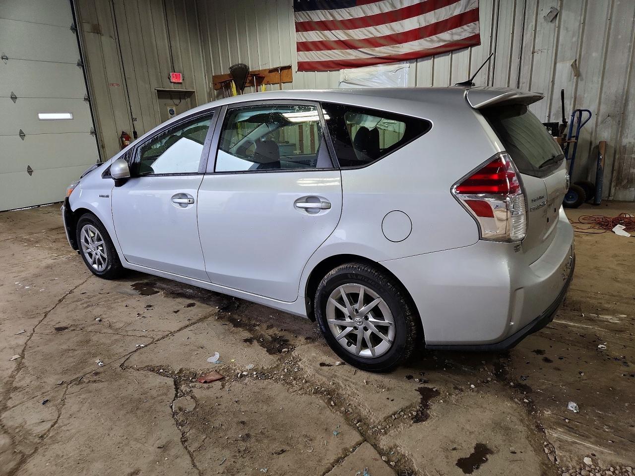 2015 Toyota Prius V Three - zdjęcie 2