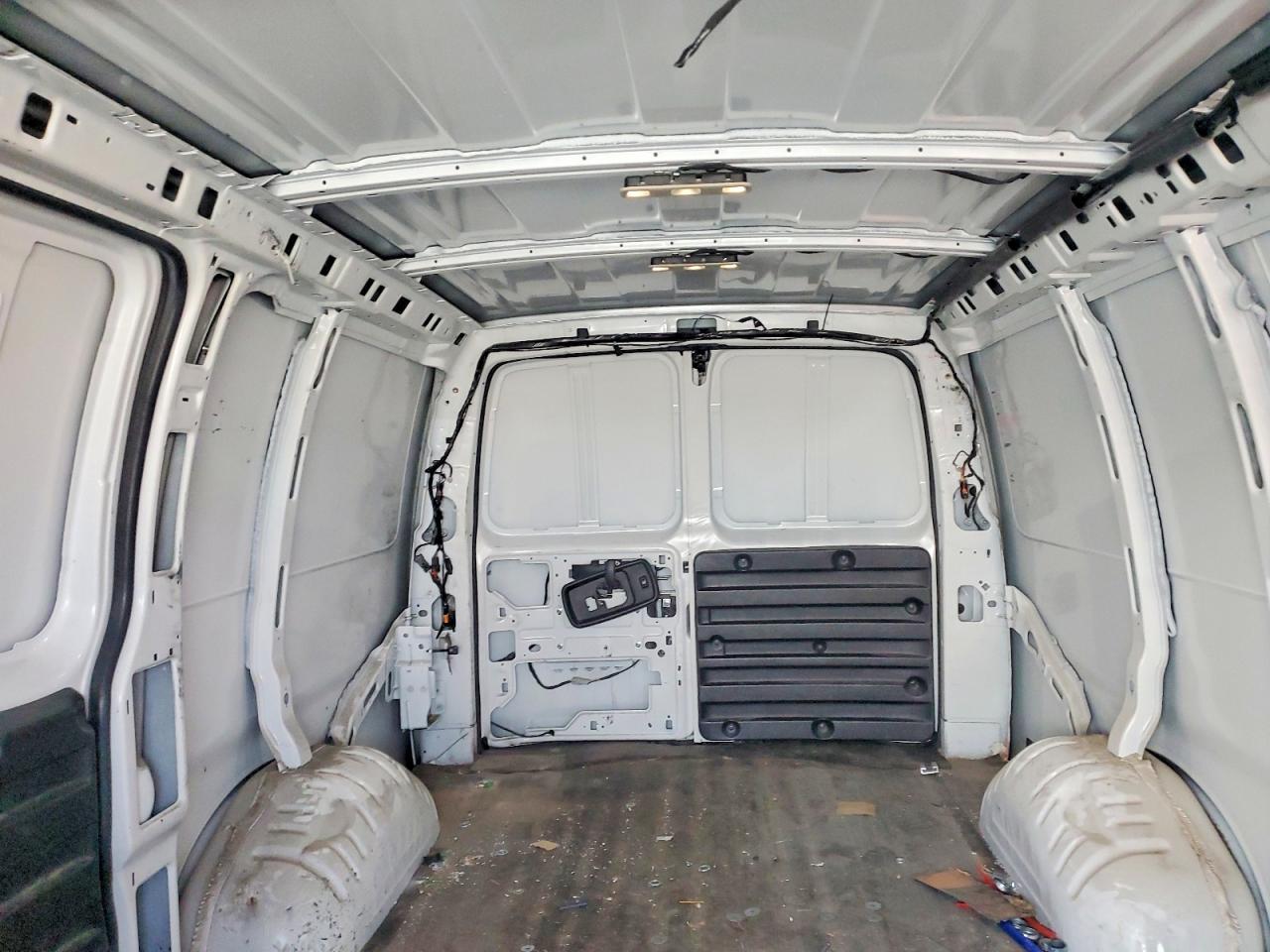2019 Chevrolet Express G2500 - zdjęcie 10