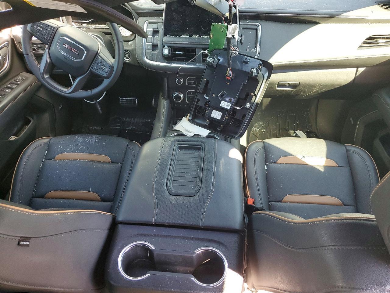 2023 GMC Yukon At4 - zdjęcie 8