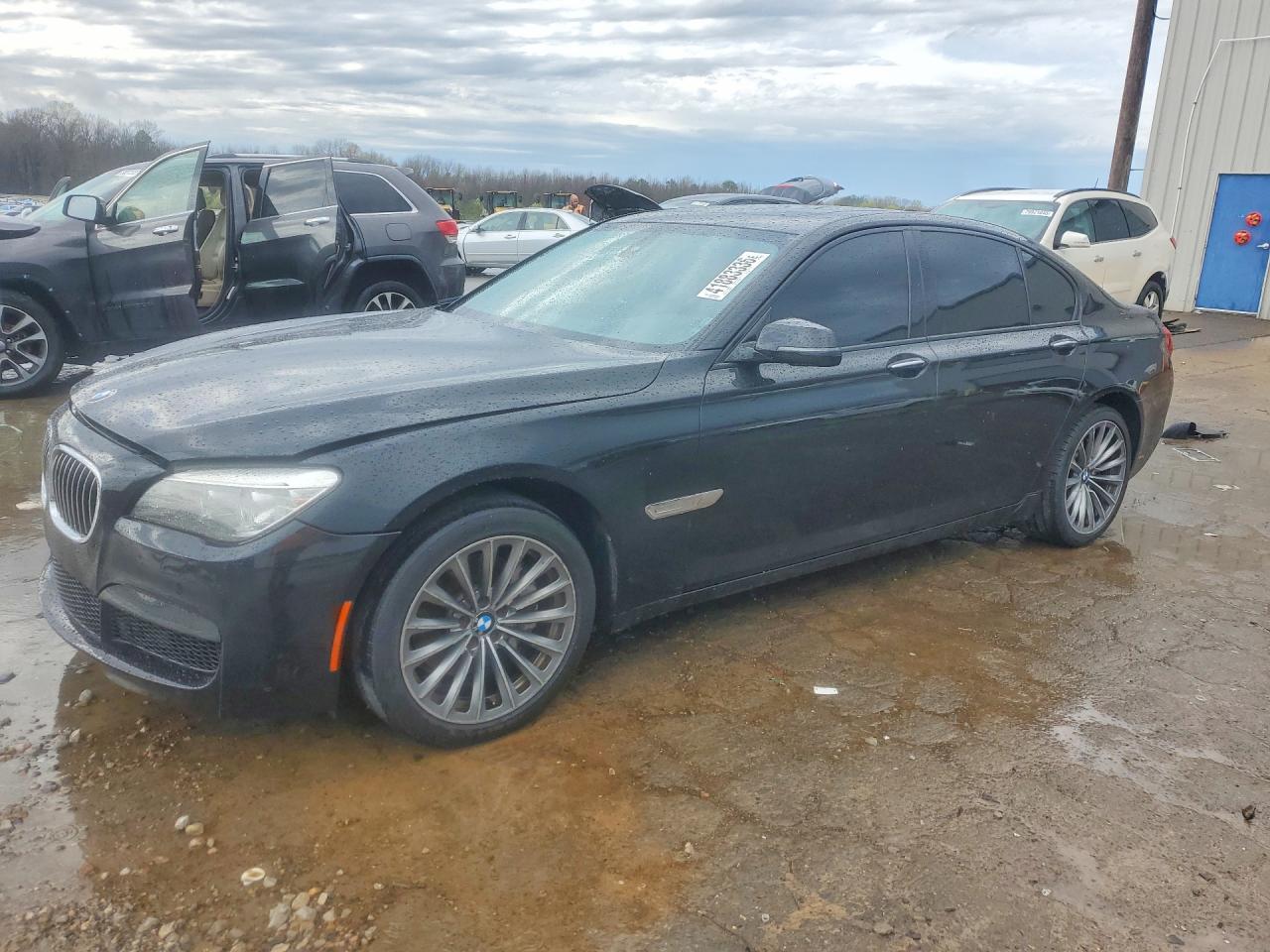 2013 BMW 740 I - zdjęcie główne