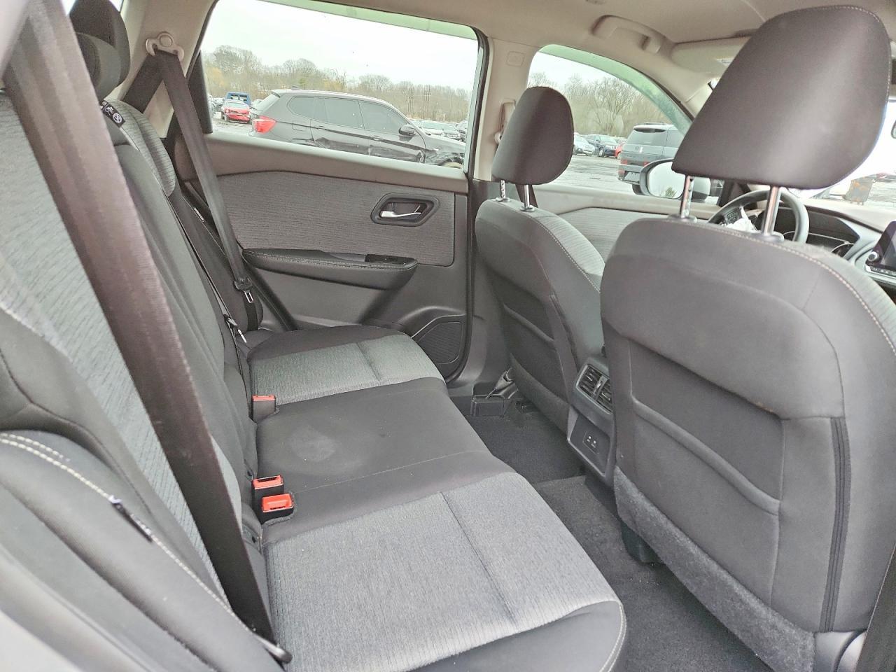 2022 Nissan Rogue Sv - zdjęcie 11