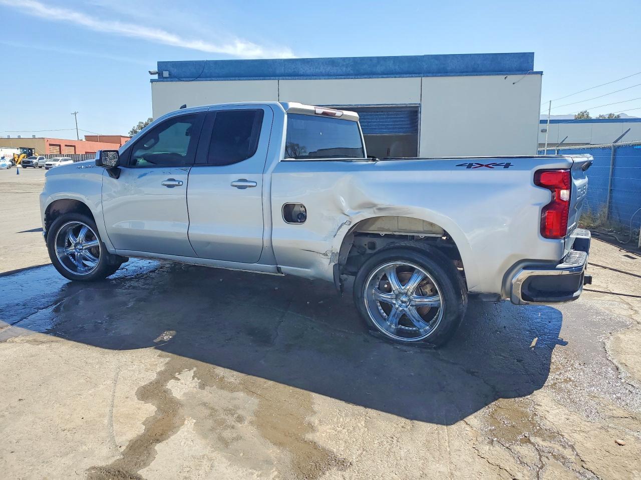 2020 Chevrolet Silverado K1500 Lt - zdjęcie 2