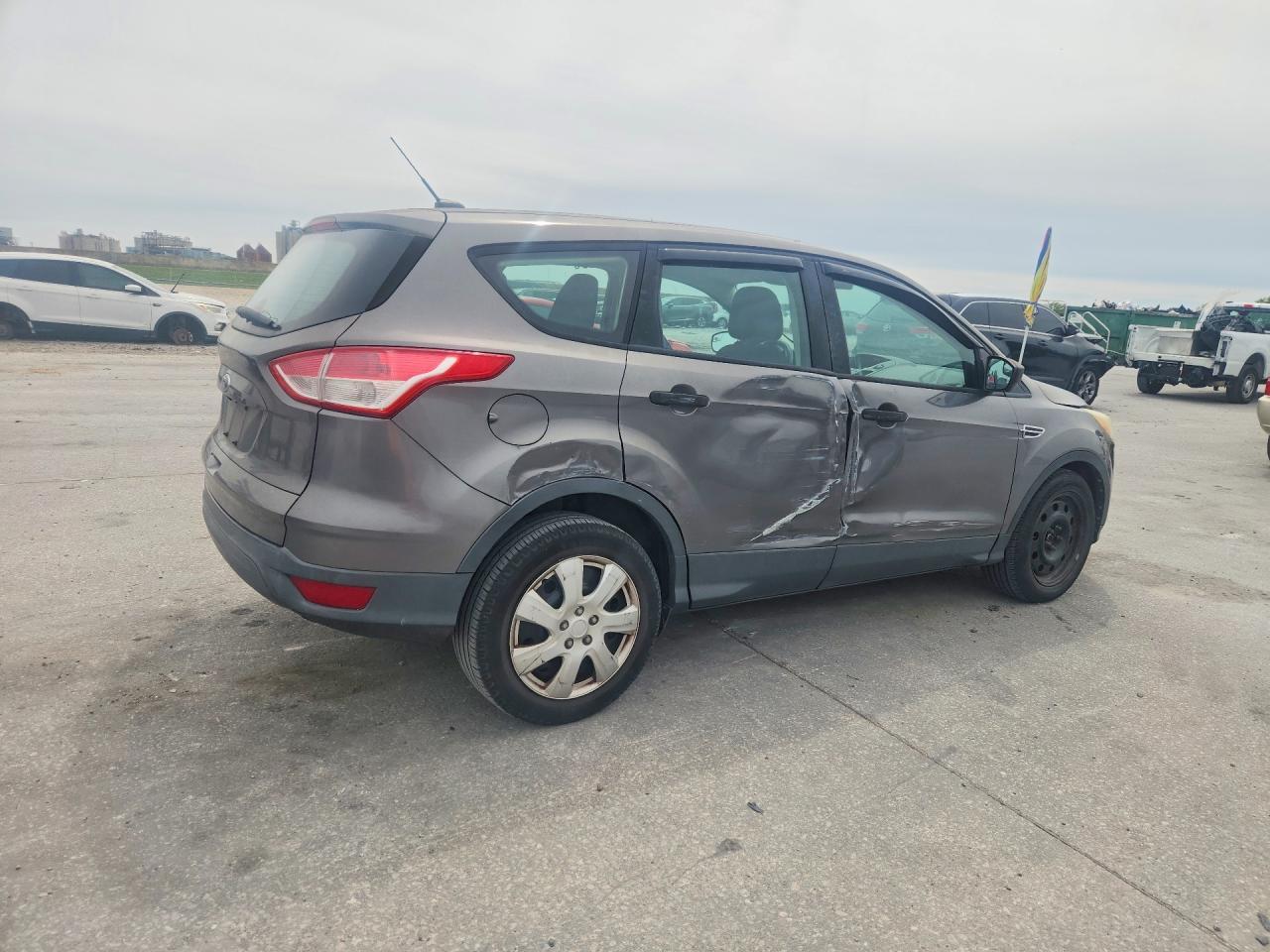 2014 Ford Escape S - zdjęcie 3