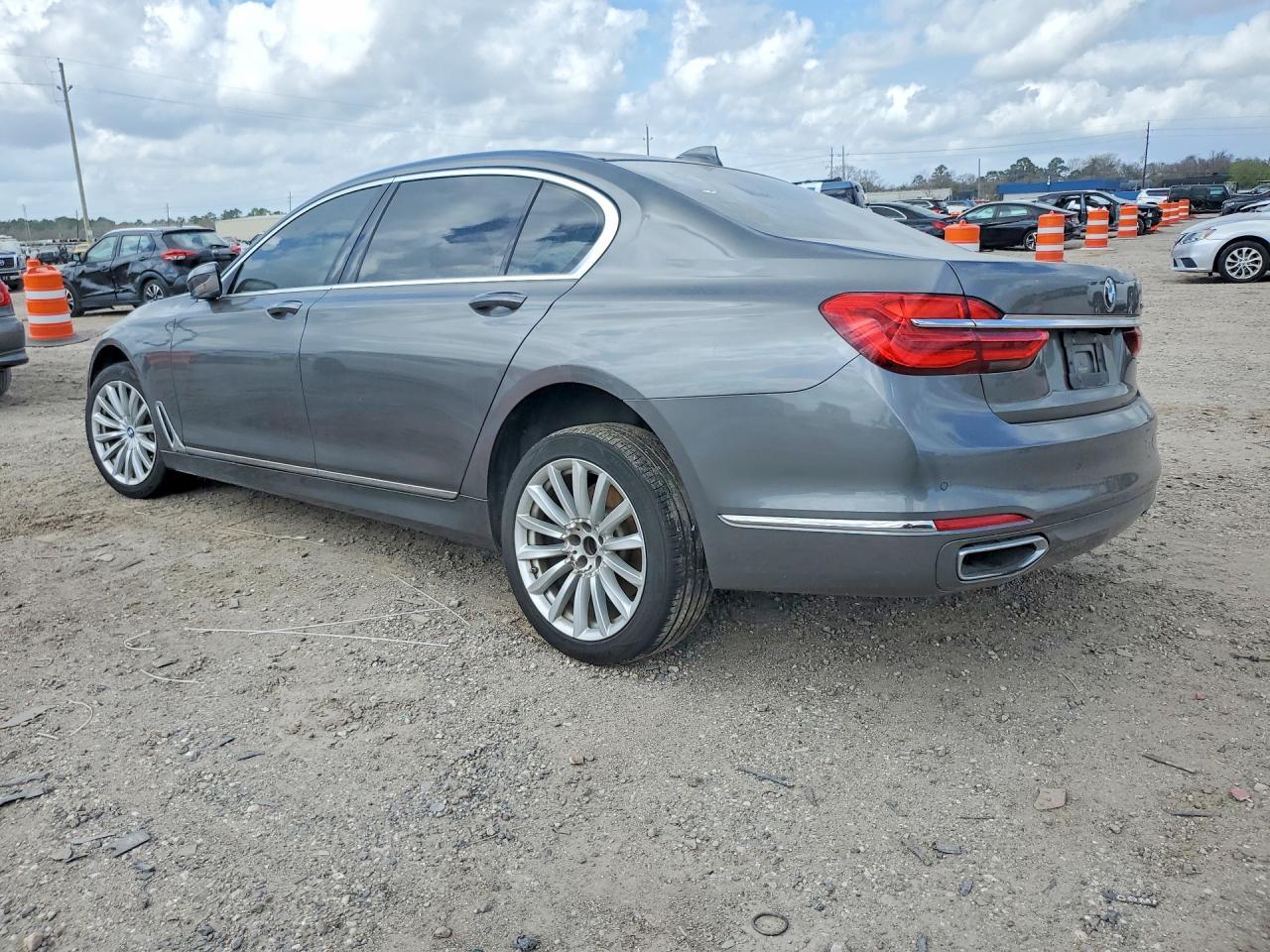2017 BMW 740 I - zdjęcie 2