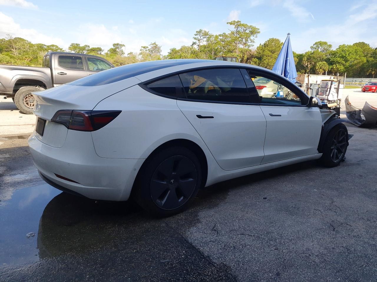 2022 Tesla Model 3 - zdjęcie 3