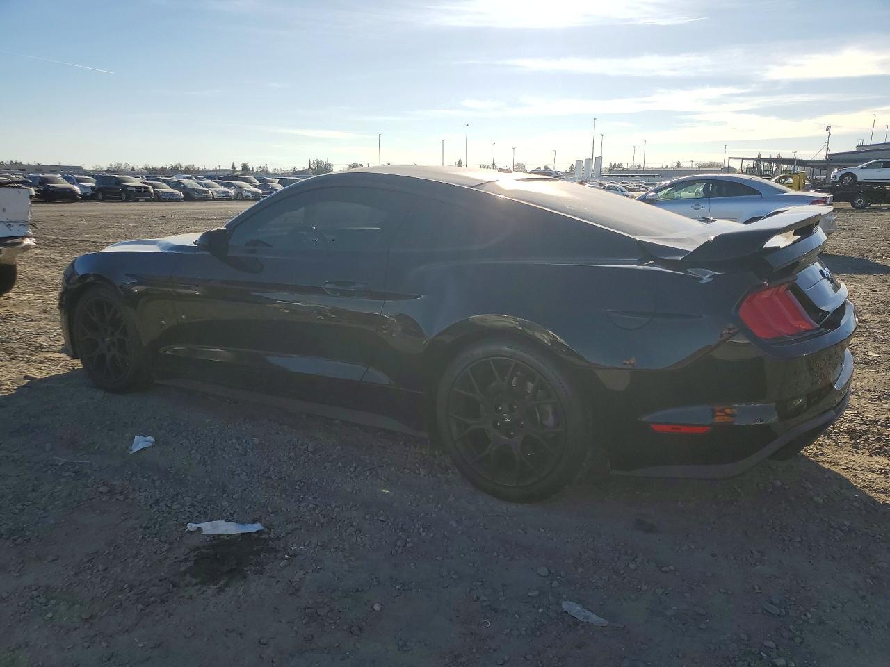 2018 Ford Mustang - zdjęcie 2