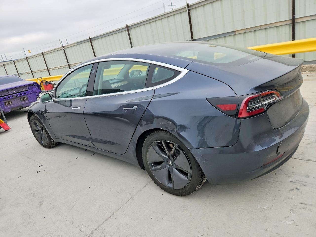 2018 Tesla Model 3 - zdjęcie 2