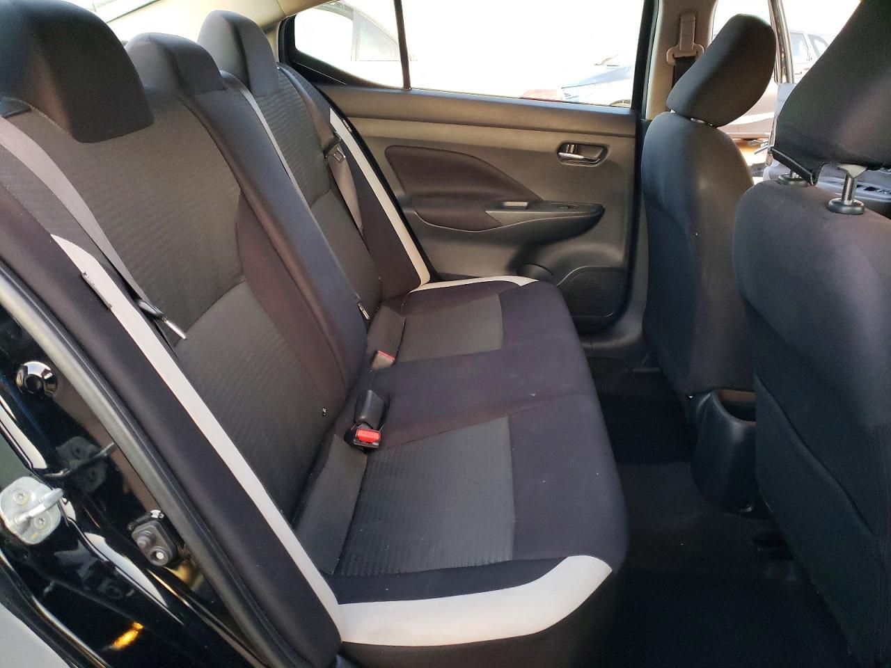 2021 Nissan Versa Sv - zdjęcie 10
