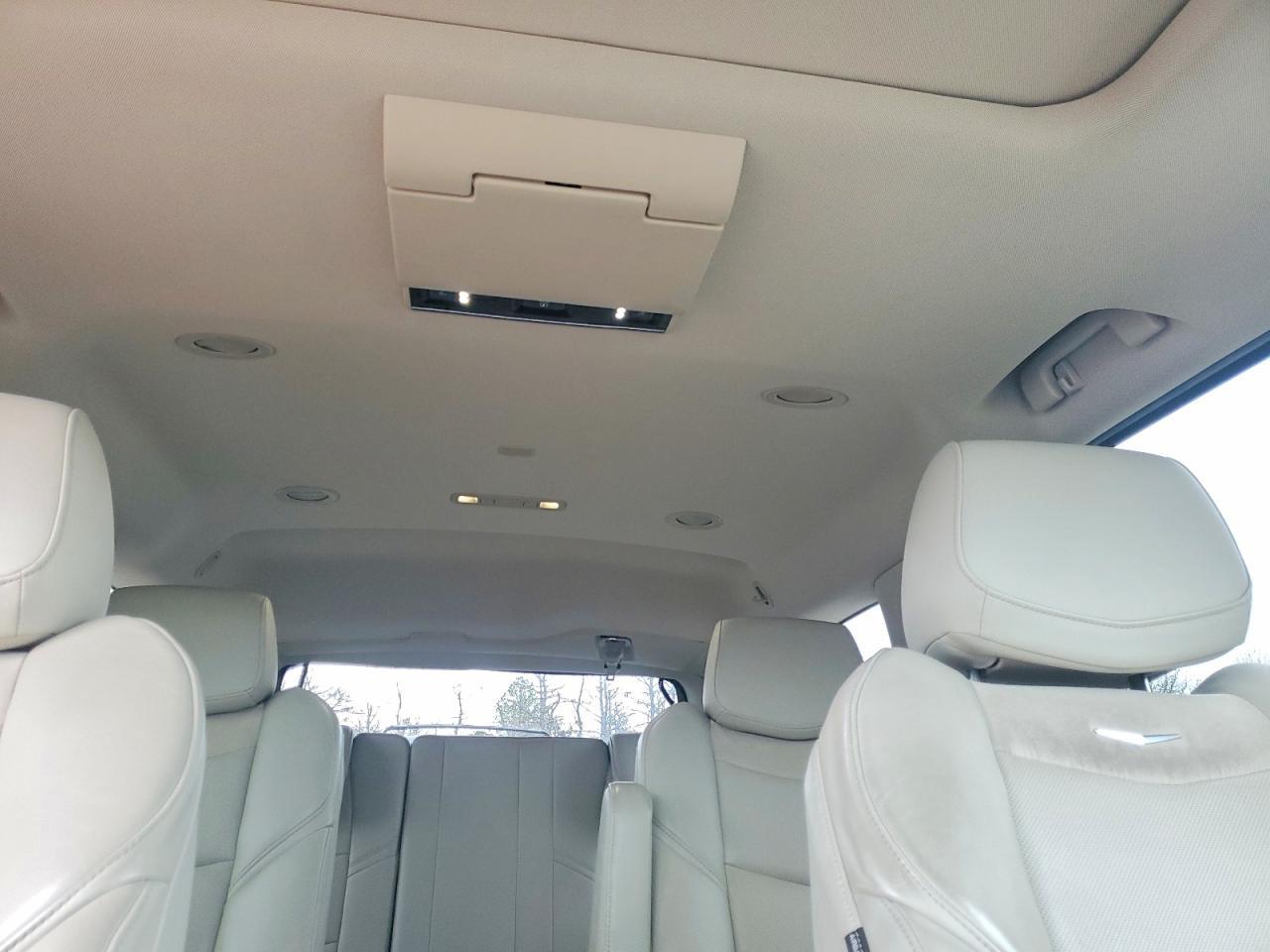 2018 Cadillac Escalade Luxury - zdjęcie 10